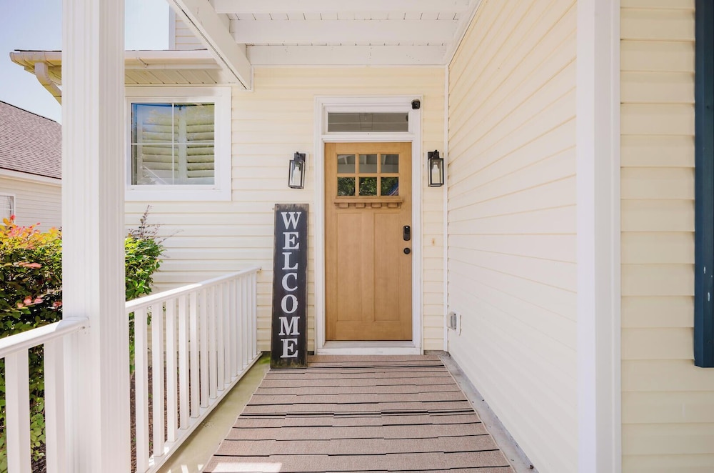 Saltee Cove Coastal Getaway - Charming 3 Bedroom/2.5 Bath Lowcountry Cottage