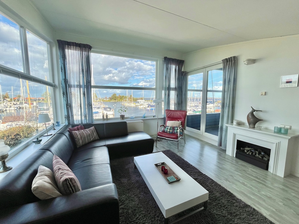 6 Pers Modern Harbor House With Fenced Garden With the Lake View view 5