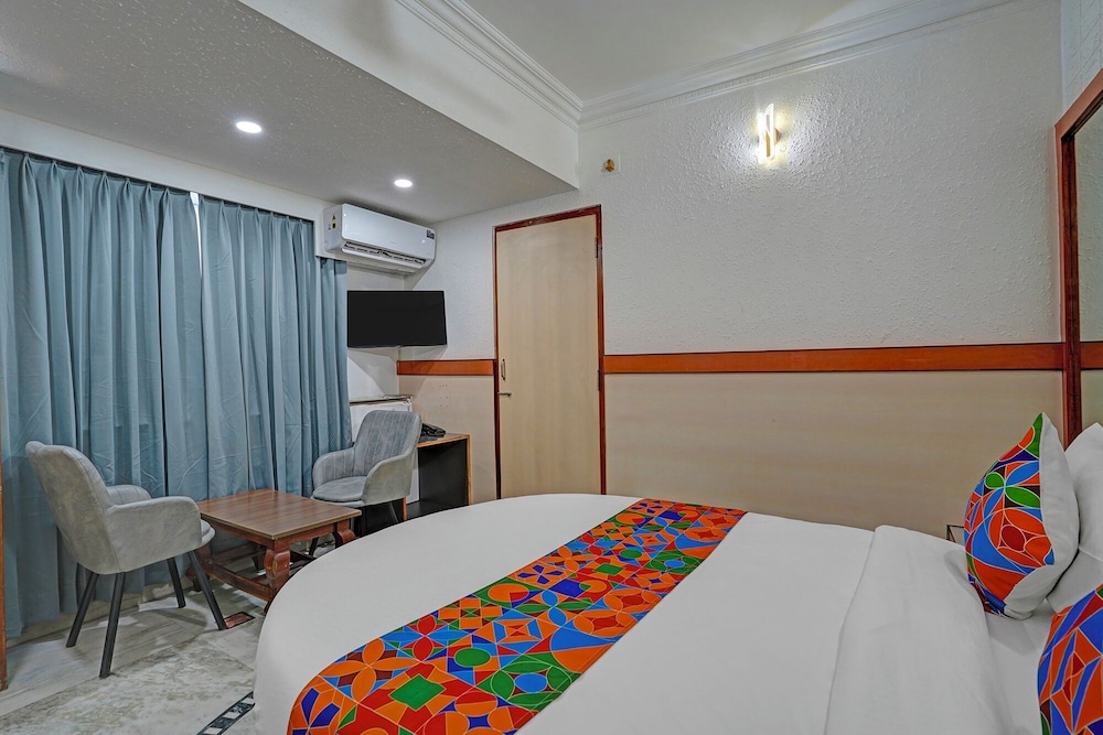 Fabhotel The Black Diamond