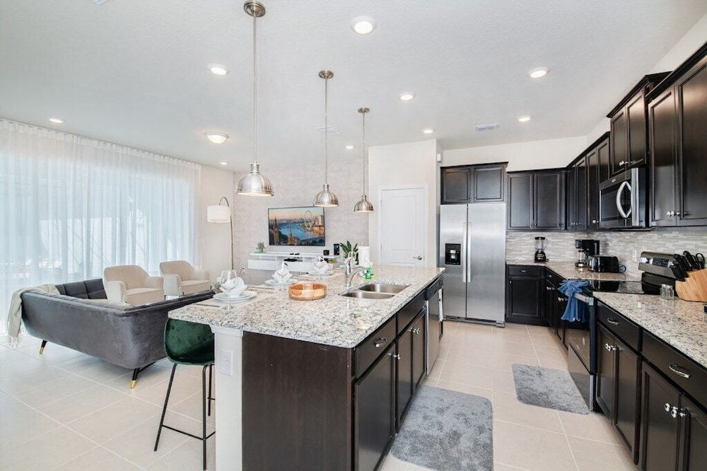 Elegant 5-bedroom Villa w Private Pool Near Disney