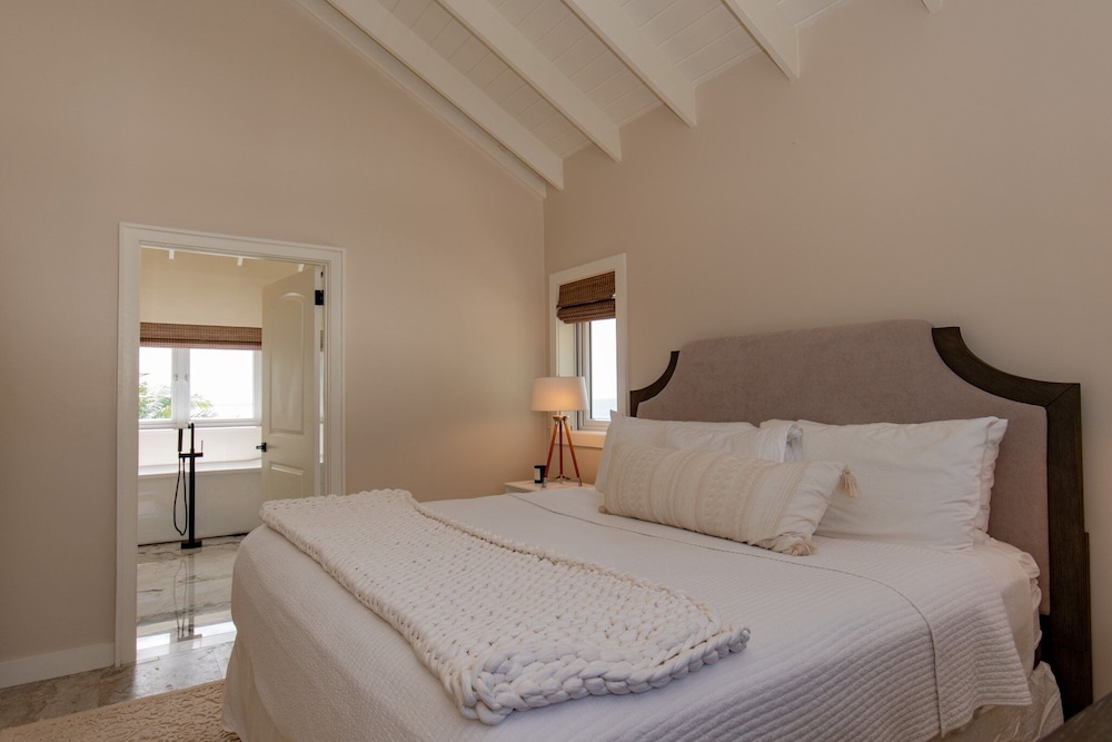 Seaesta - Brand New Estate W/pool & Private Backyard Beach 6 Bedroom Home