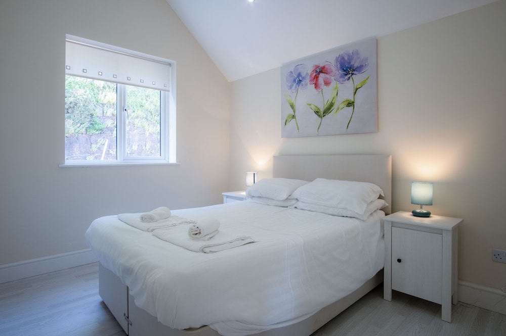 Bluebird - 2 Bedroom Apartment - Pendine view 5