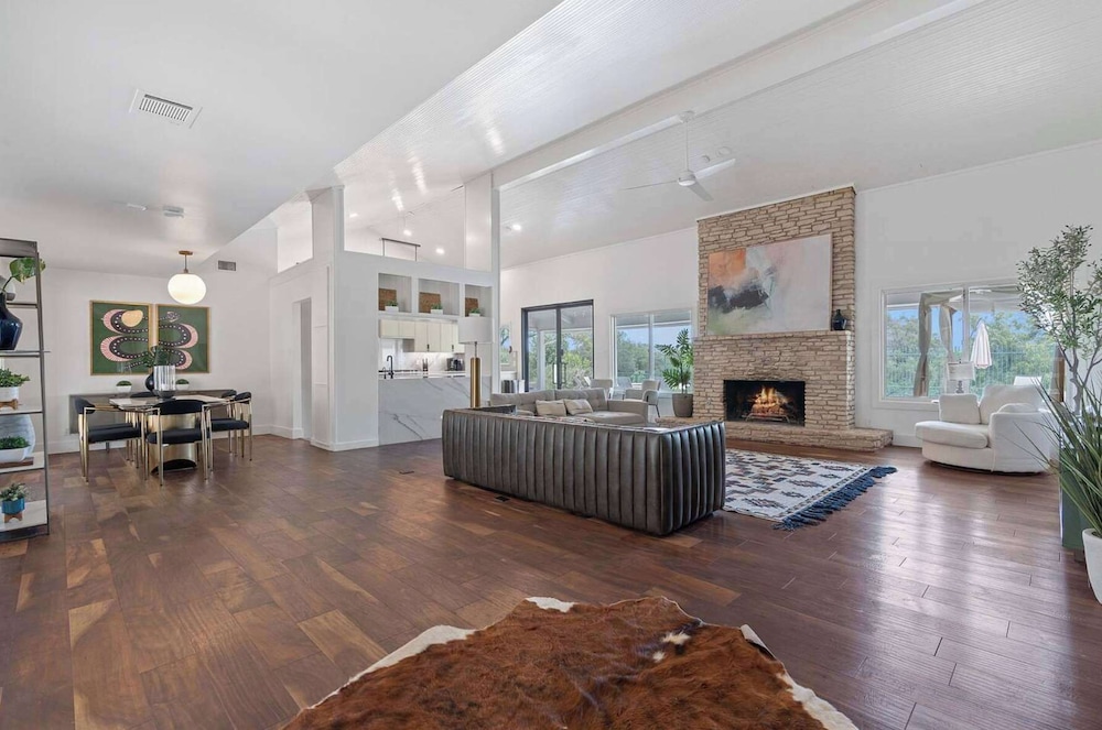 Upstay Luxury Golf Course Retreat w/ Pool & Patio