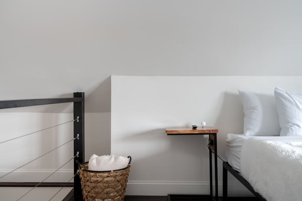 Short North Convention King Bed Parking Free