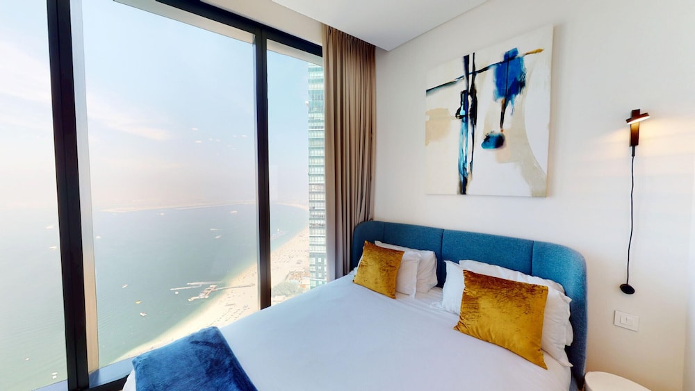2BR Beachfront Apt w Ain Dubai Views at JBR