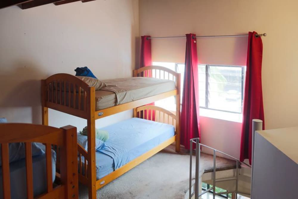 Los Mostros Hostel