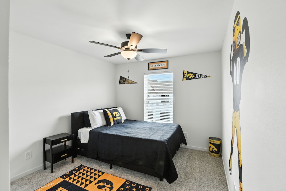 Modern Townhome Retreat In Prime Location 3 Bedroom Townhouse