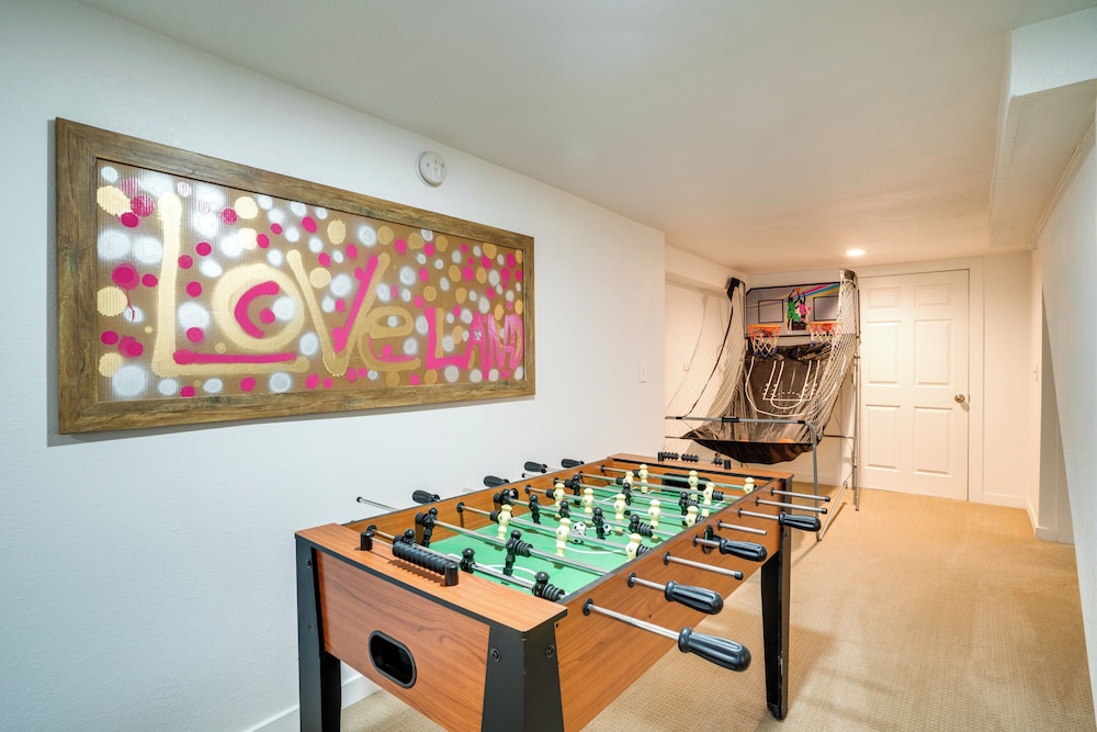 Game Room & Fire Pit: Family-friendly Loveland Gem