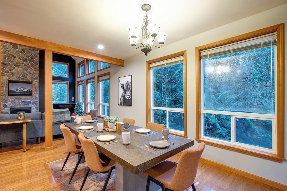 Glacier Springs Cabin 20 An Elegant Country Home