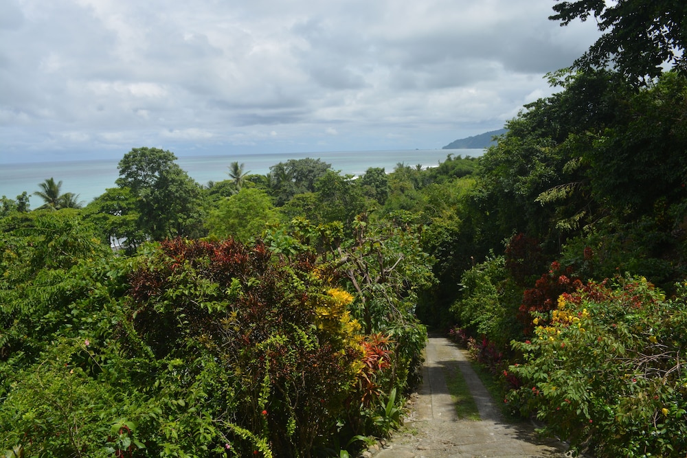 The Lookout Inn Lodge