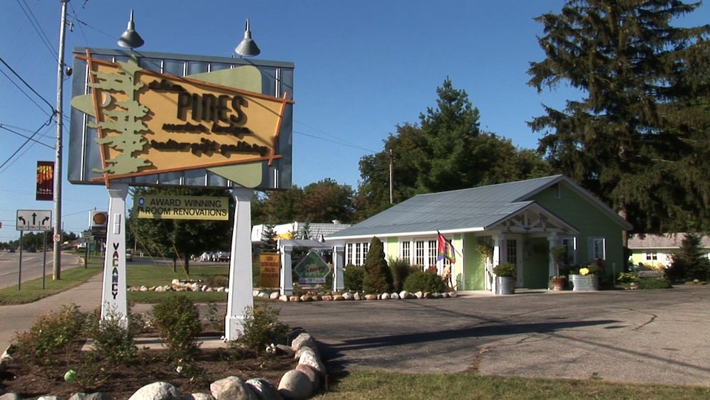 The Pines Motorlodge