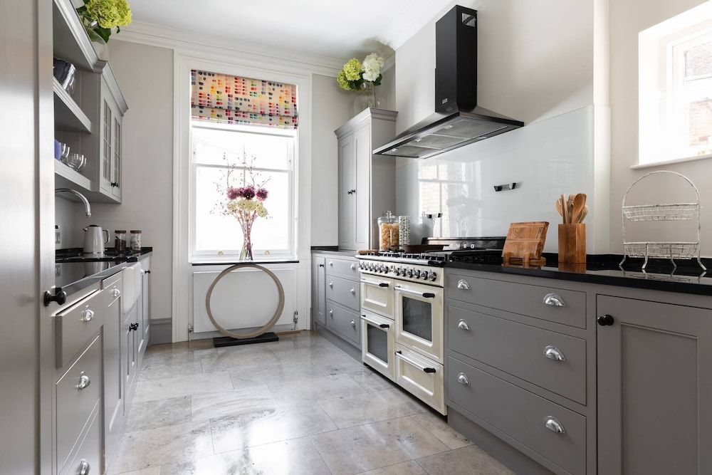 Clarendon Street by Onefinestay