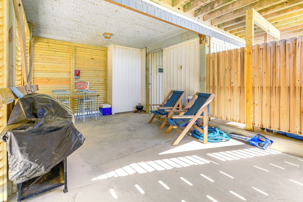 Hot Tub & Decks: North Topsail Beach Home