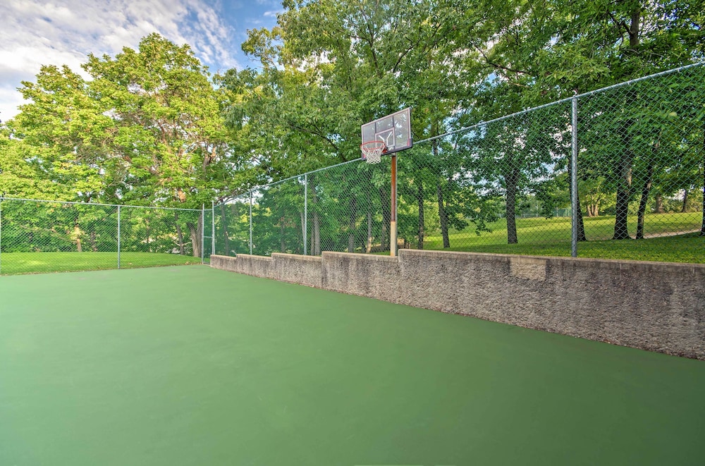 Luxe Lakeside Regatta Bay Getaway w/ Pool Access!