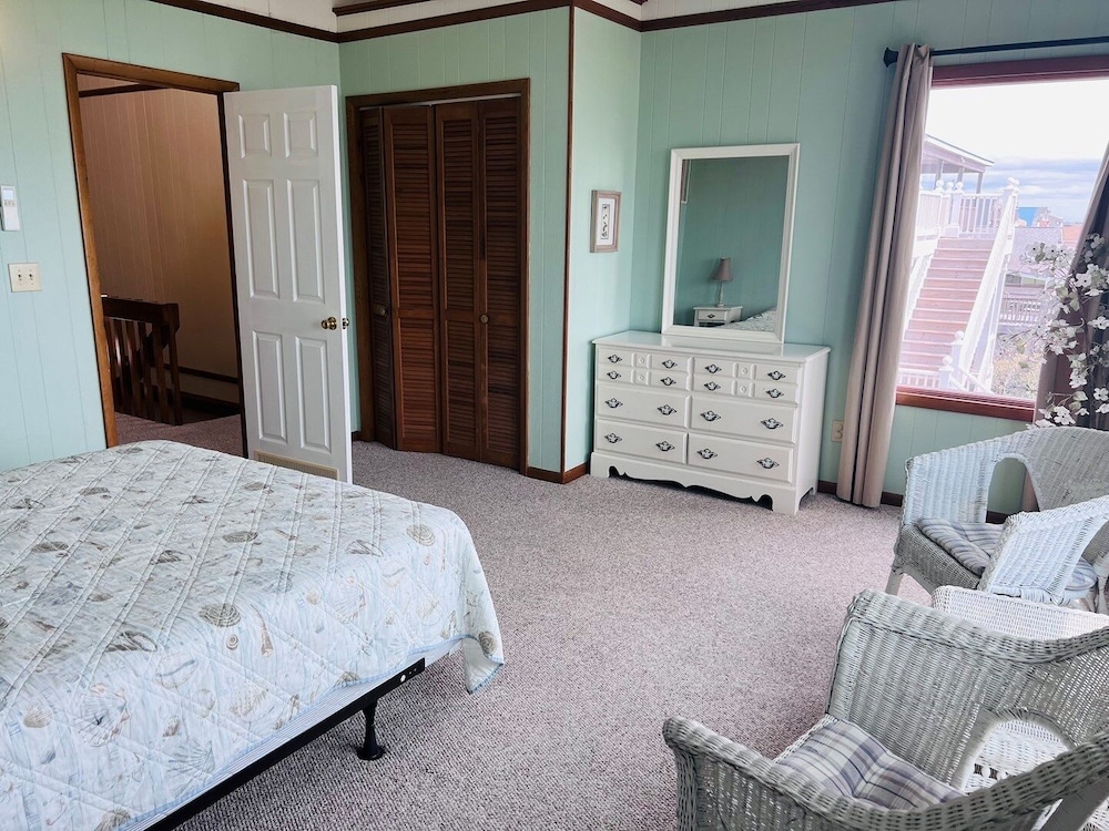 Eastside  3 Bedroom Home by RedAwning - Property Image 22