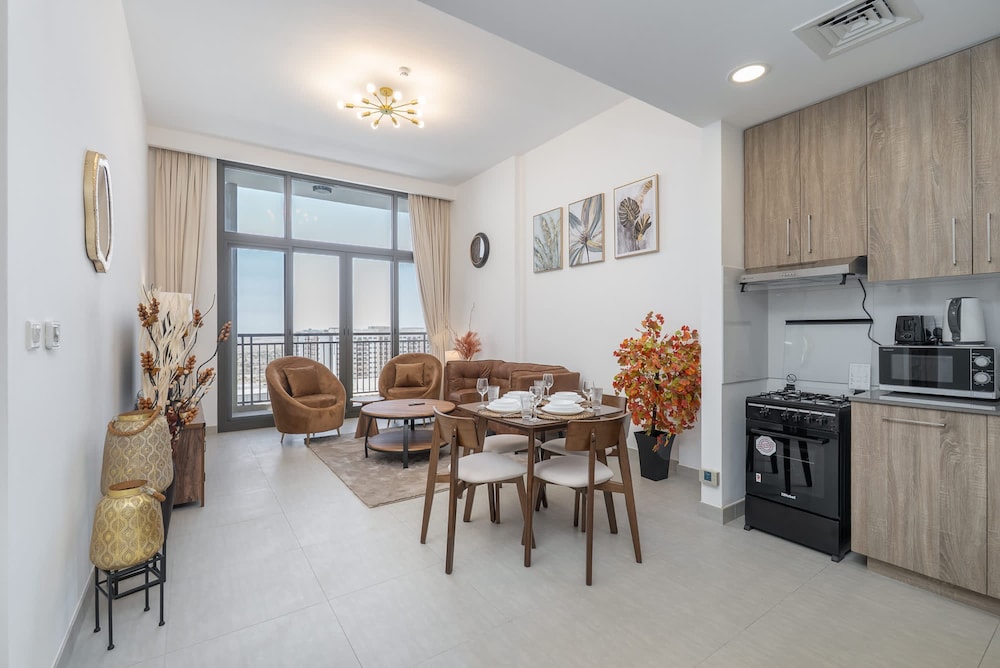 Stunning 1 BR With Pool View in Rawda Apartments