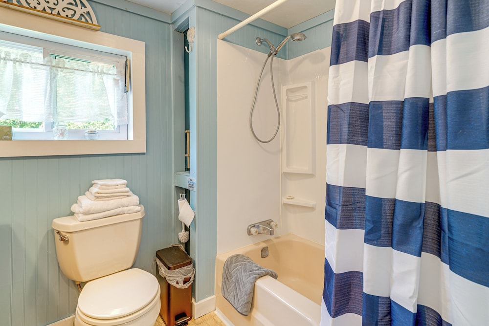 2 Mi to Hiking Trails: Cozy Fayetteville Cottage!