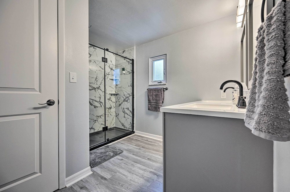 Spacious Brandon Home w/ Private Outdoor Pool view 5
