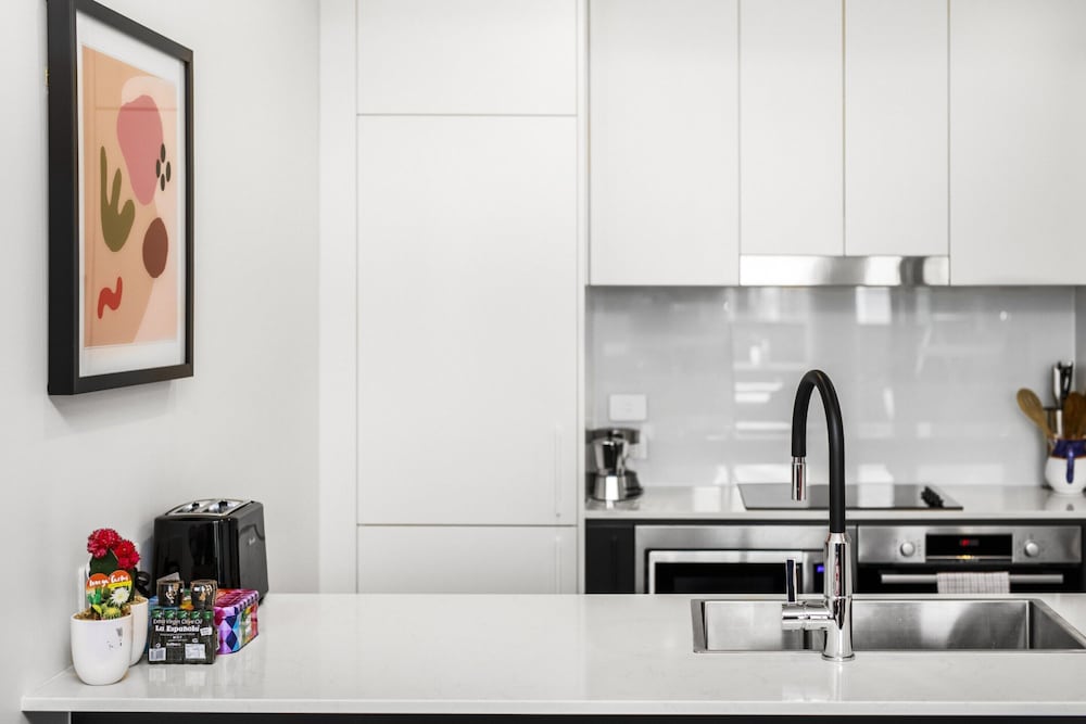 Boutique Unit With Huge Terrace Near Cafes & Shops
