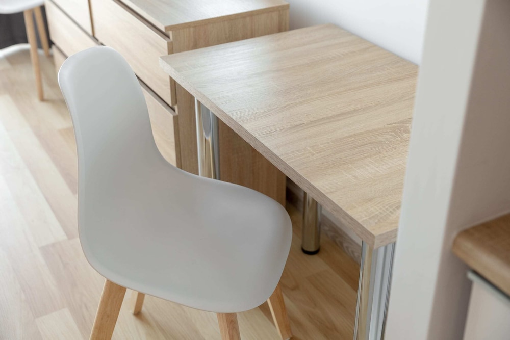 Wola Chic Brown Studio view 4