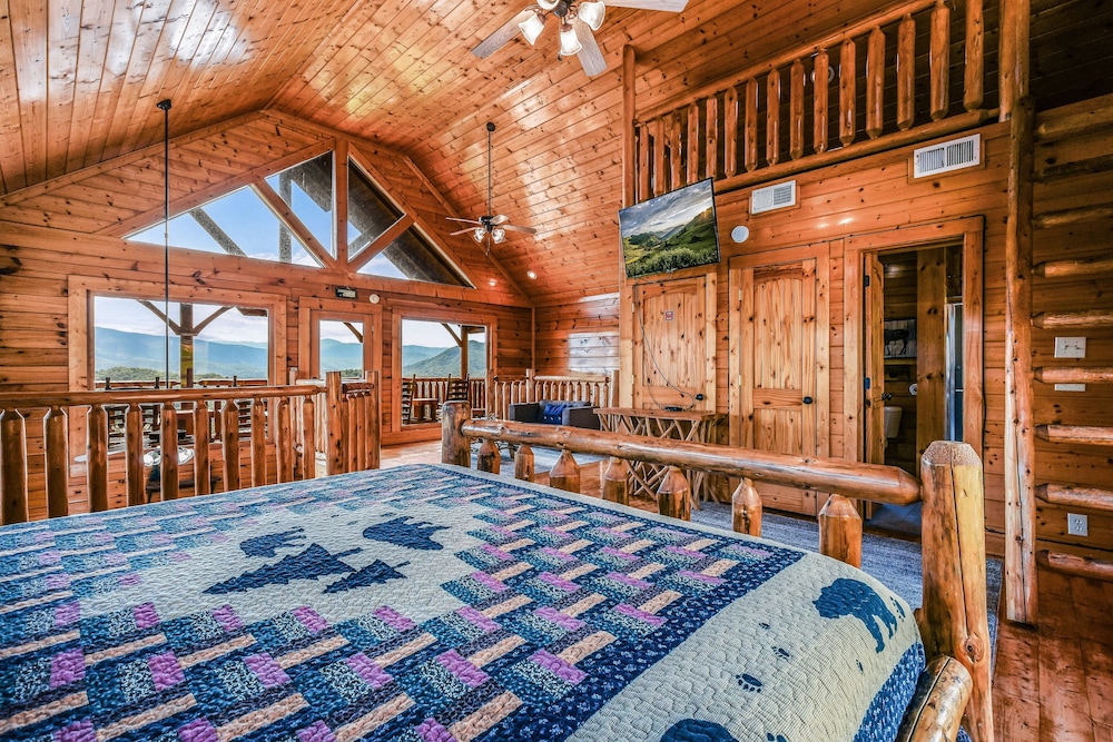 Extravagant View 3 Bedrooms 3 Bathrooms Cabin