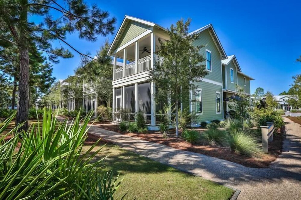Dragonfly Dreams 5 Bedroom Holiday Home by Five Star Properties