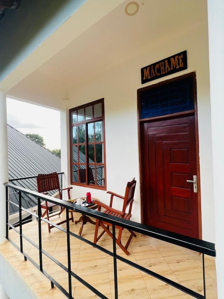 Hellen's Riverside Villas