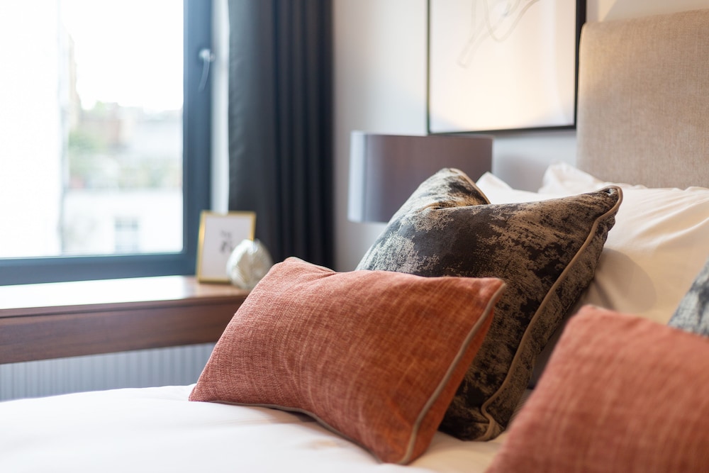 The Carlyle - Elegant Serviced Apartments