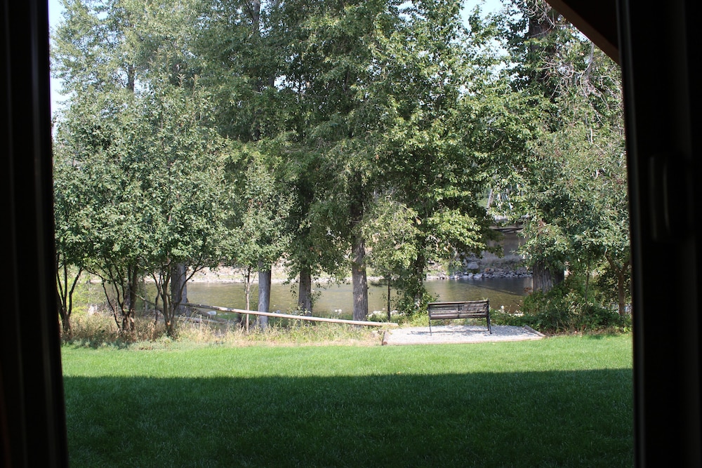 Methow River Lodge & Cabins