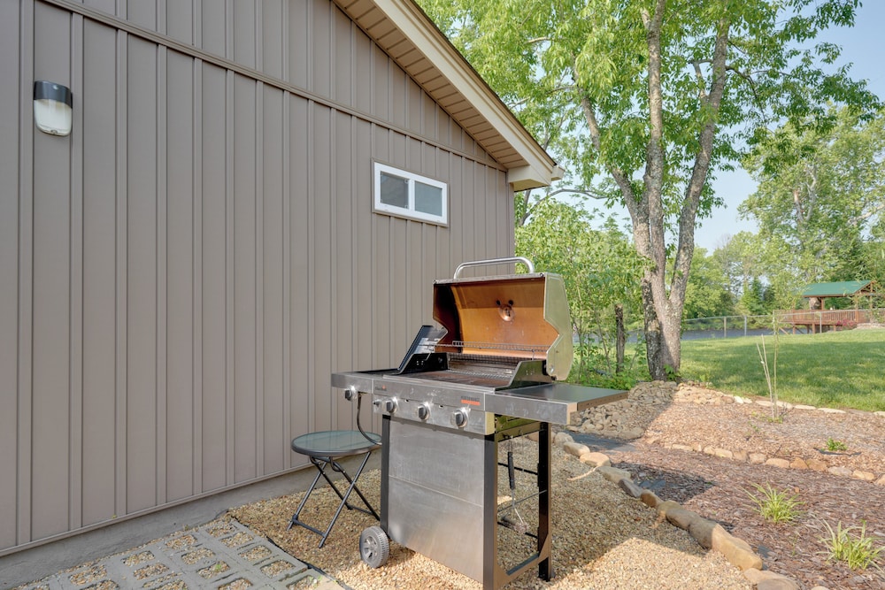 Riverfront Elizabethton Detached Studio w/ Grill view 2