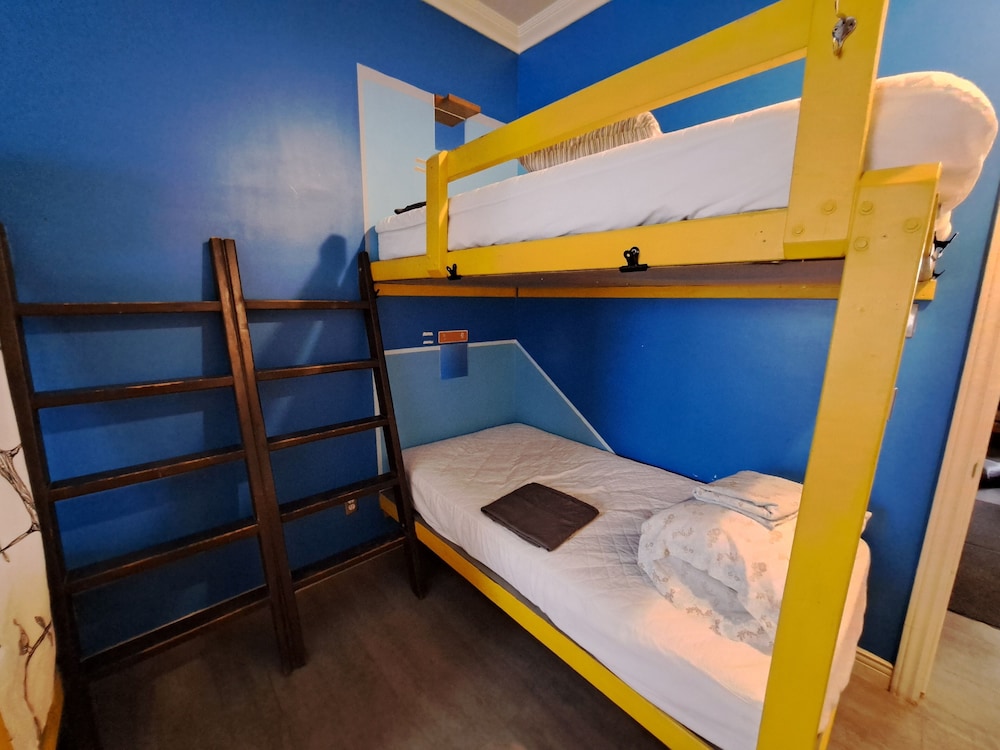 Levis Vacations - Auberge Jeunesse LouLou's Backpacker Hostel - Property Image 1
