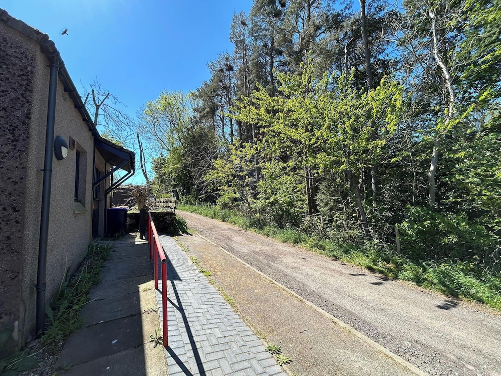 Two Bedroom Cottage in Lumsden - Contractors
