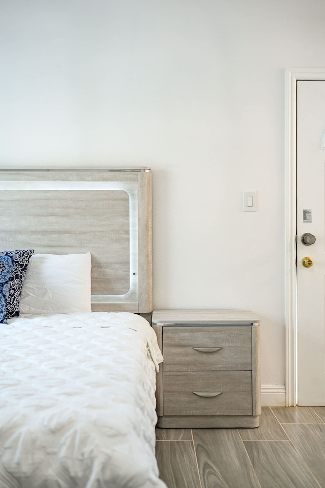 Relaxing Private Getaway With Bright Interiors