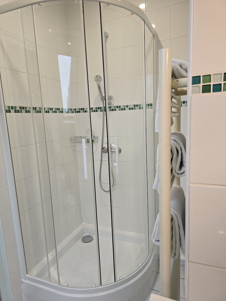Castel Bayeux Guesthouse