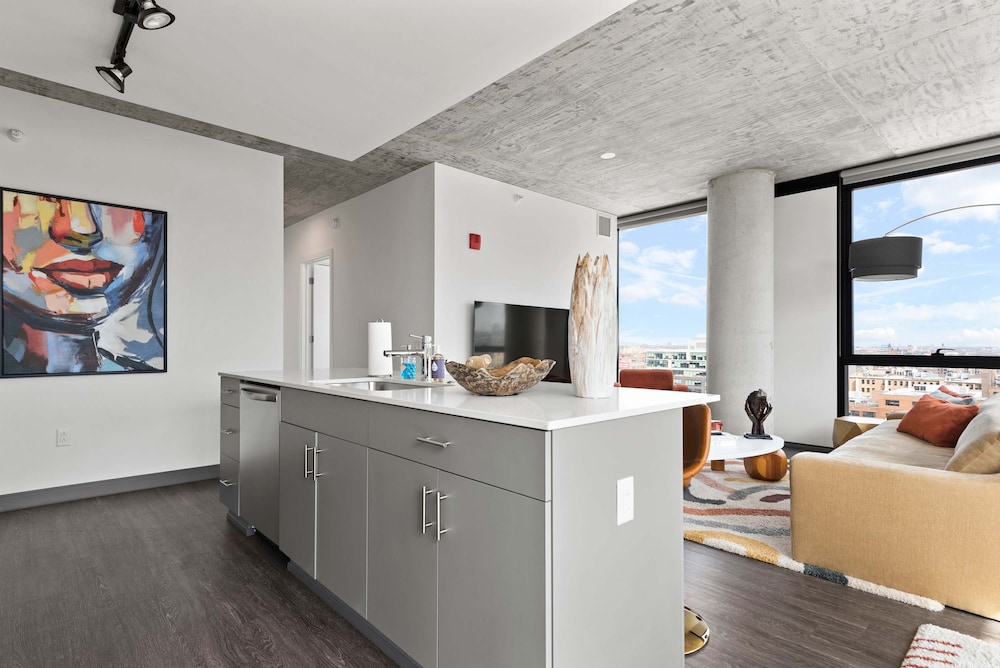 Cloud9 4apt in Building Fultonmkt The Cubist