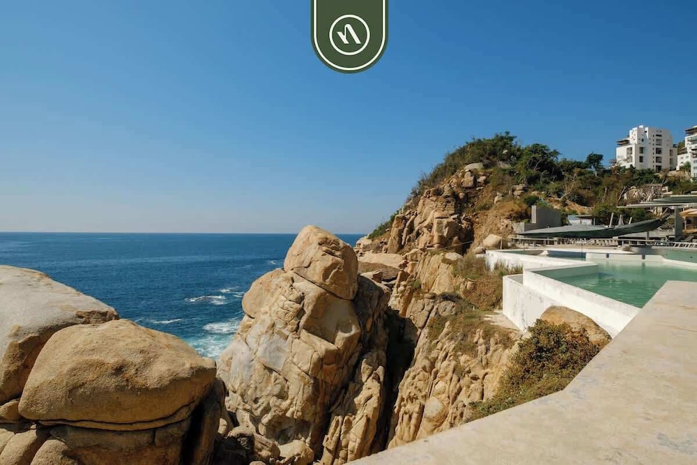 Amazing 3 BR Penthouse With Beachclub