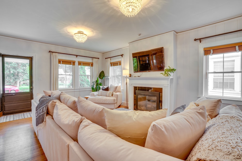 Charming Louisville Retreat w/ Patio & Fireplace!