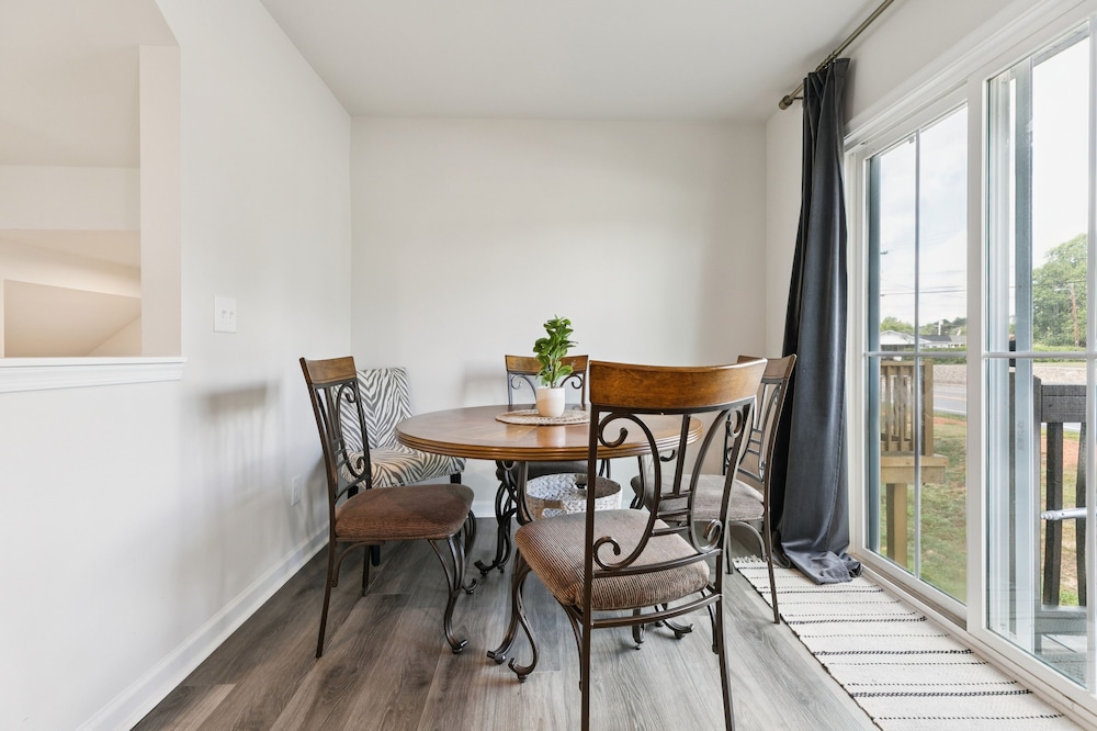 Modern Downtown Retreat Near Swamp Rabbit Trail 4 Bedroom Townhouse