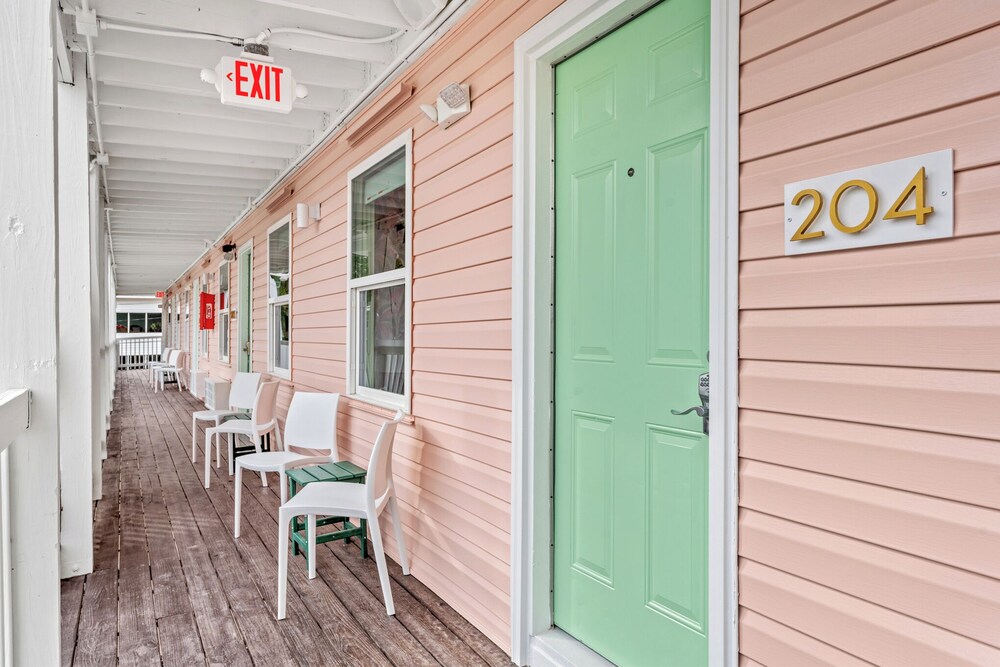 Treehouse Lounge - RR Beach Club