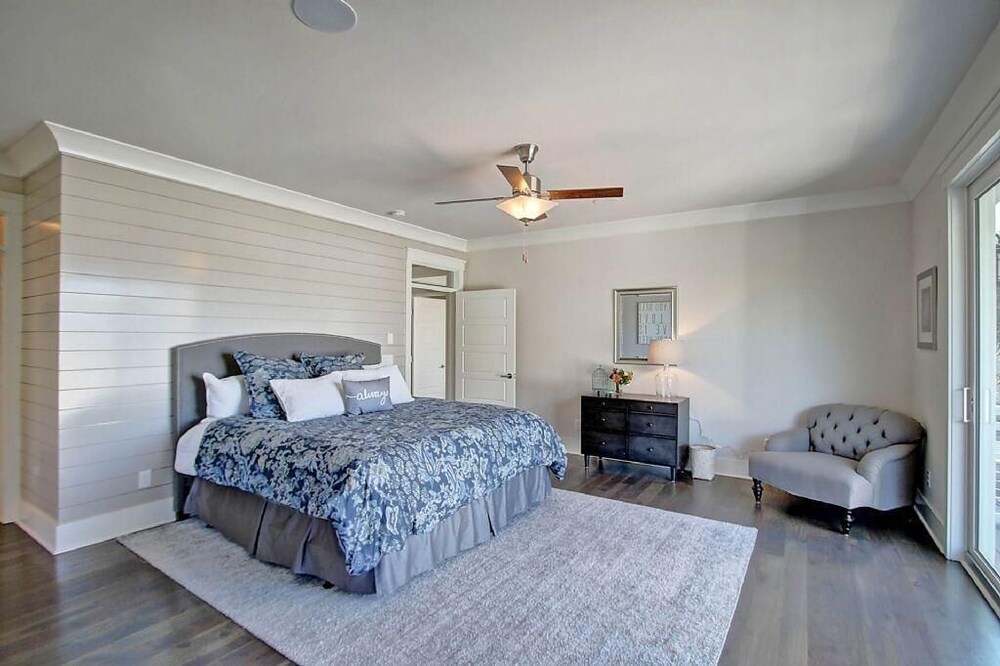 2301 Palm Boulevard view 4