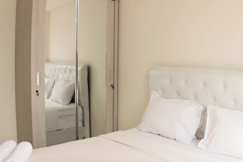Nice and Comfort 1BR with Extra Room at Podomoro Golf View Apartment