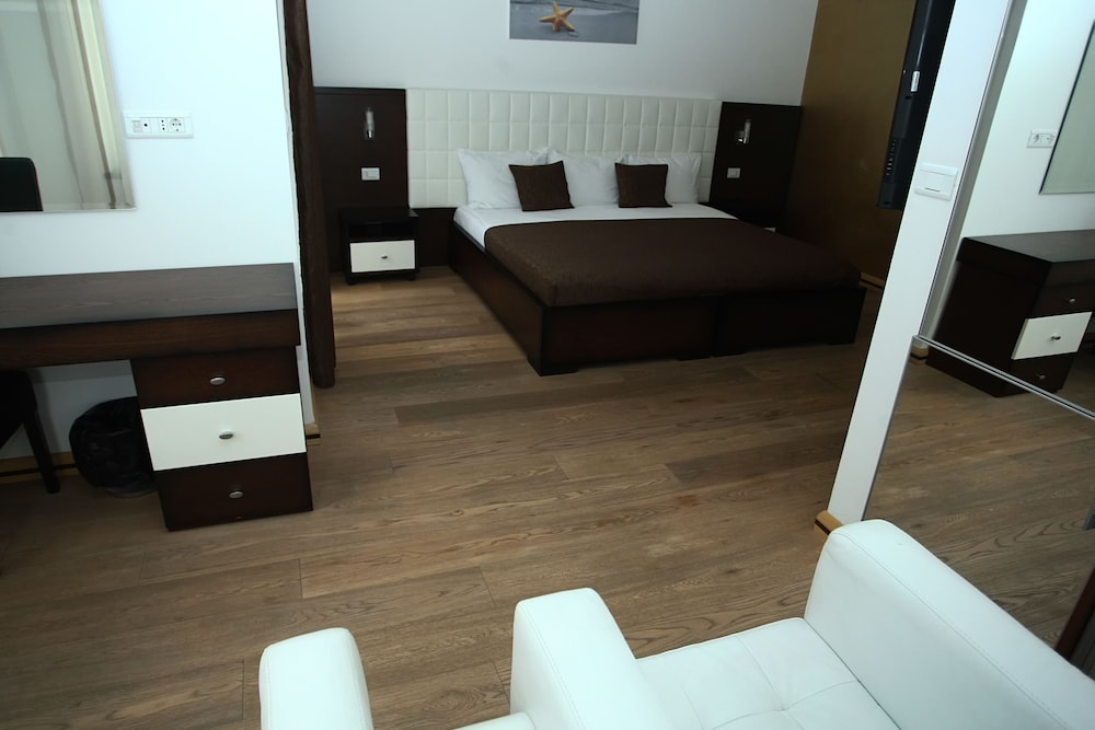 Sky View Luxury Apartments view 5