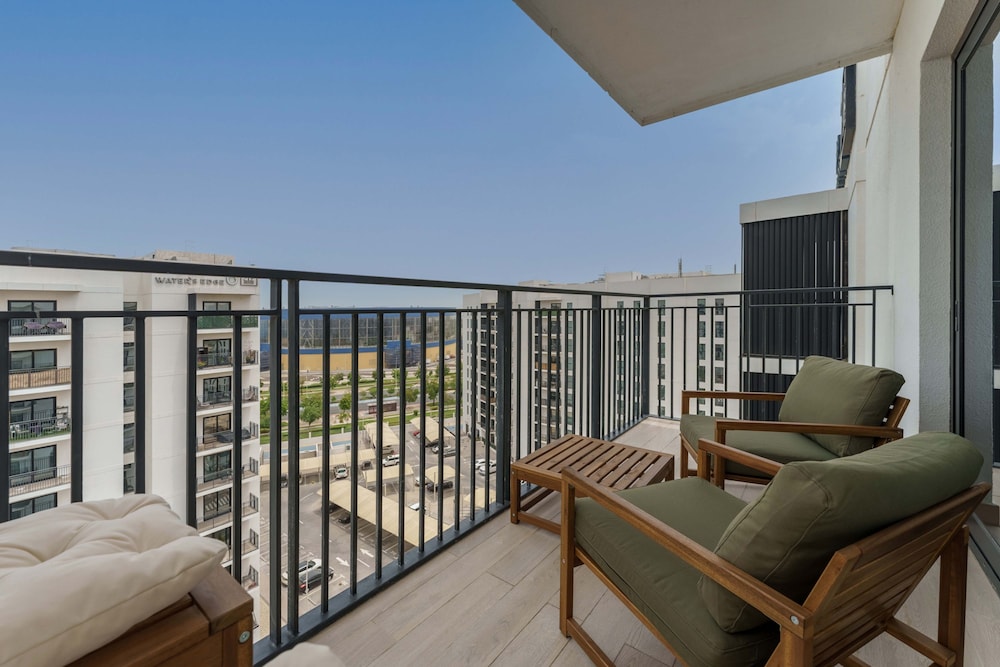 Charming Retreat w Panoramic Views on Yas Island