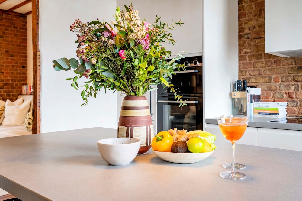 Long Term Stay- Notting Hill by Out of Office Lifestyle