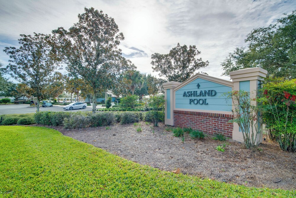 1 Mi to Golf: Home w/ Chic Patio in The Villages