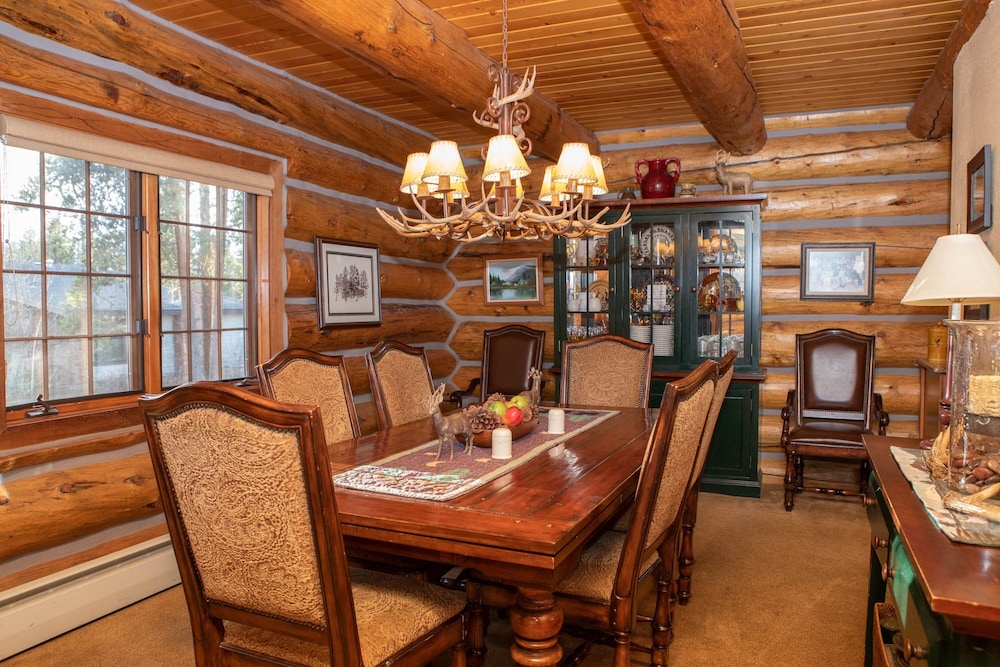 13 Bear Tree Court 5 Bedroom Home by RedAwning