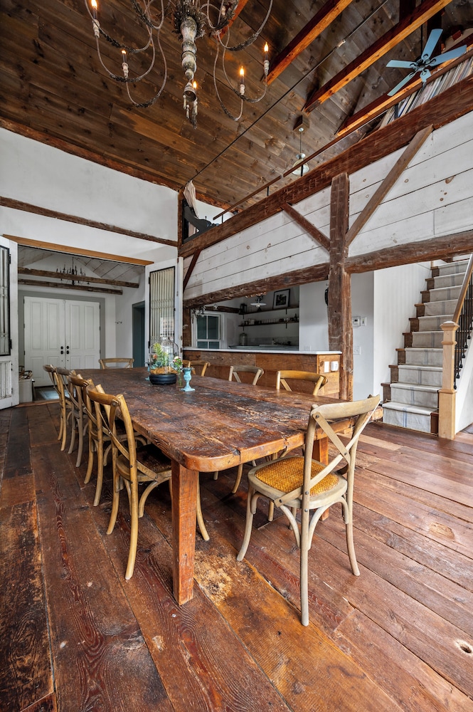 Renovated Grand Woodstock Barn