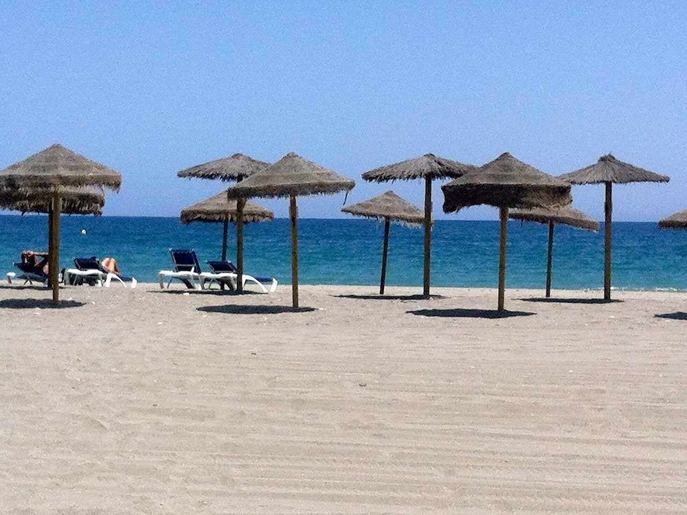 Venavera H21a - 2 Dorm / 1bath Walk to Beach
