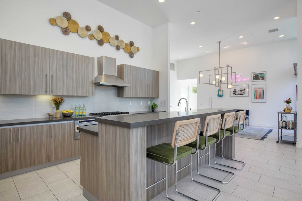 Sleeps 40 3 Luxe Villas Next to Empire Polo Club Putting Green & Pickleball