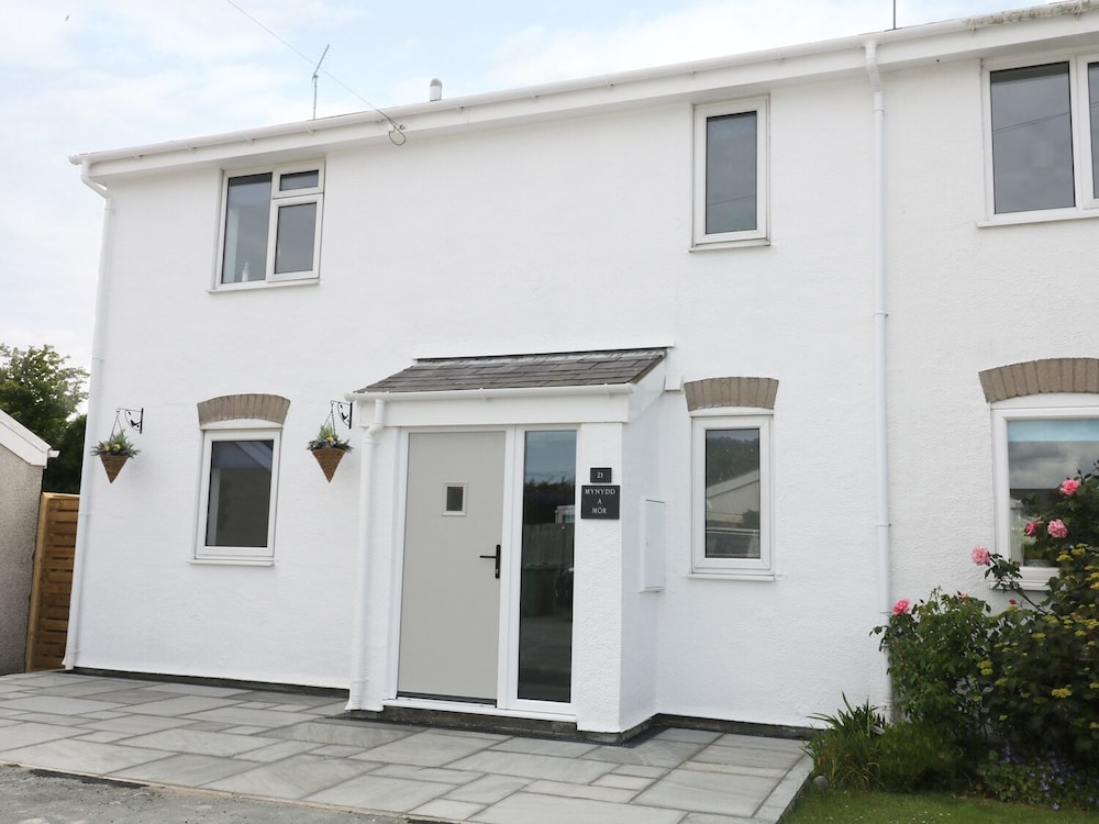 21 Llwyn Gwalch Estate